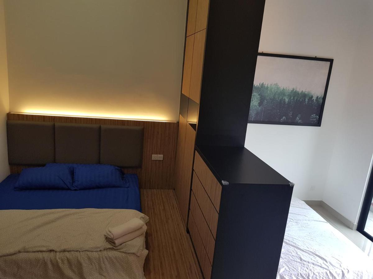 06- Austin Regency Taman Mount Austin Studio 4-5Pax Джохор-Бару Номер фото